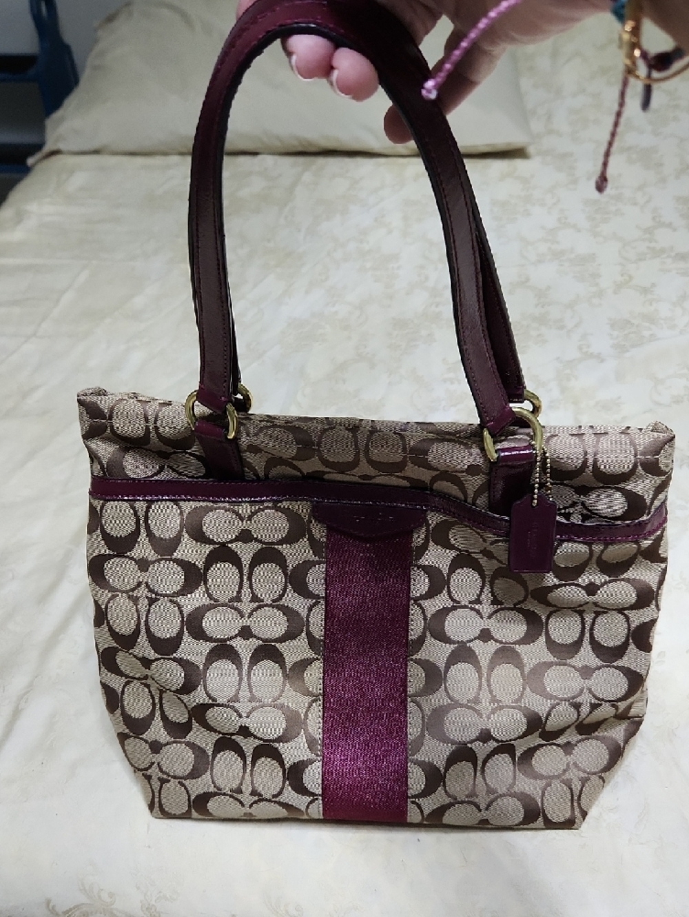 Coach Signature VINTAGE Tote with Burgundy Trim and Beige Jacquard - Picture 2 of 16